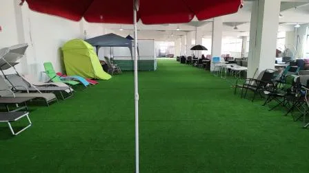 La publicité de la protection UV extérieur grand parasol de plage avec jardin de restaurant